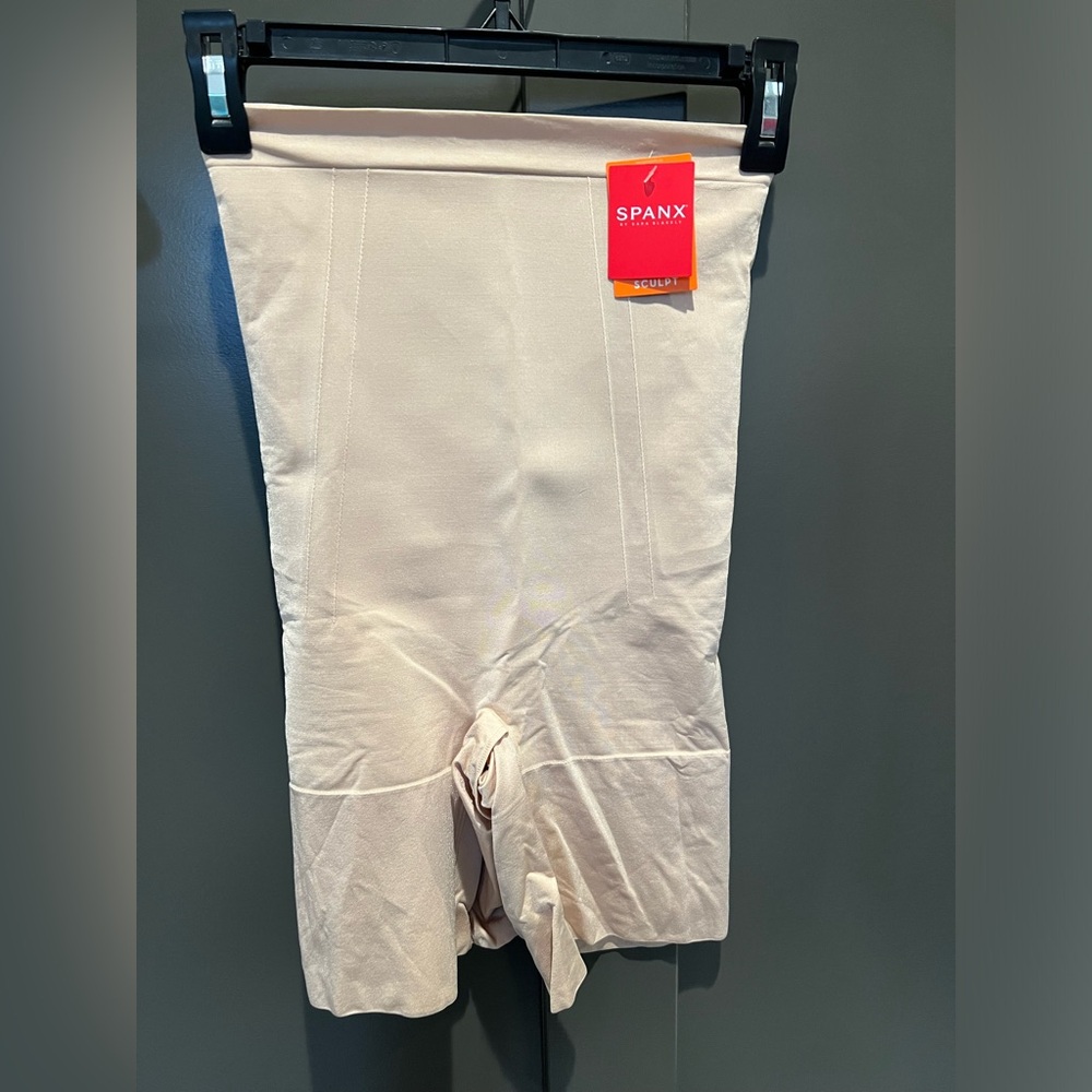 NWT Spanx High Waisted Mid Thigh Short
